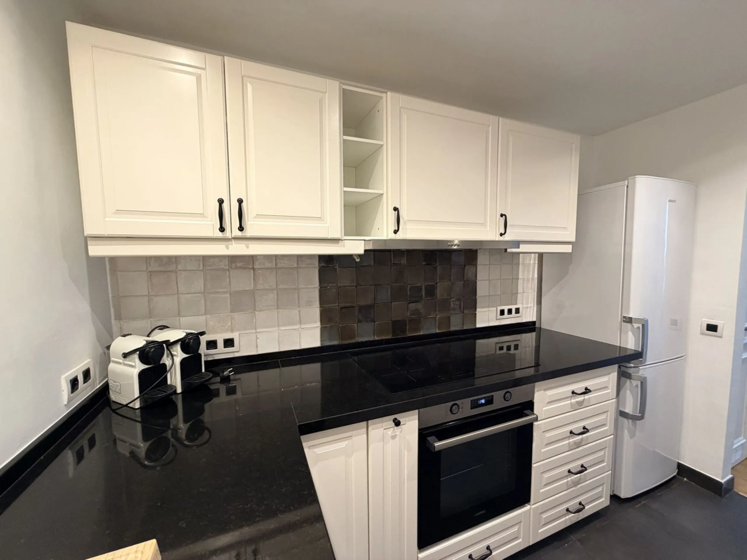 We present this spacious apartment, located in one of the best areas of the area, in La Quinta that enjoys panoramic views of the valley and the sea.