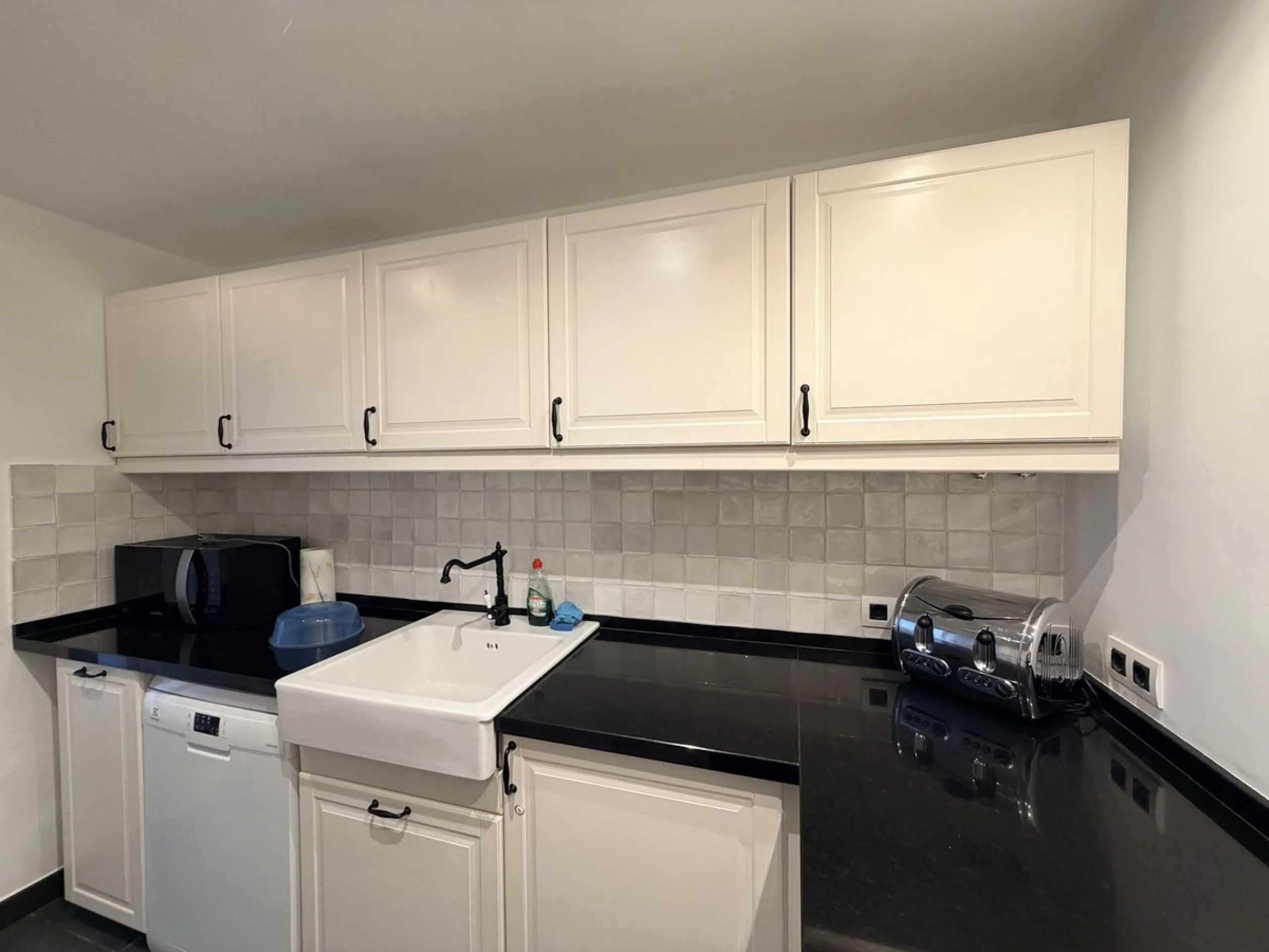 We present this spacious apartment, located in one of the best areas of the area, in La Quinta that enjoys panoramic views of the valley and the sea.