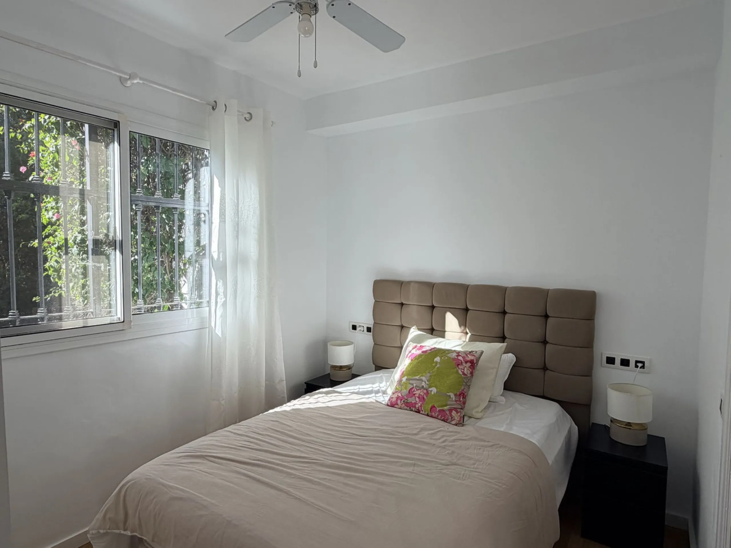 We present this spacious apartment, located in one of the best areas of the area, in La Quinta that enjoys panoramic views of the valley and the sea.