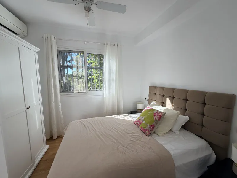 We present this spacious apartment, located in one of the best areas of the area, in La Quinta that enjoys panoramic views of the valley and the sea.
