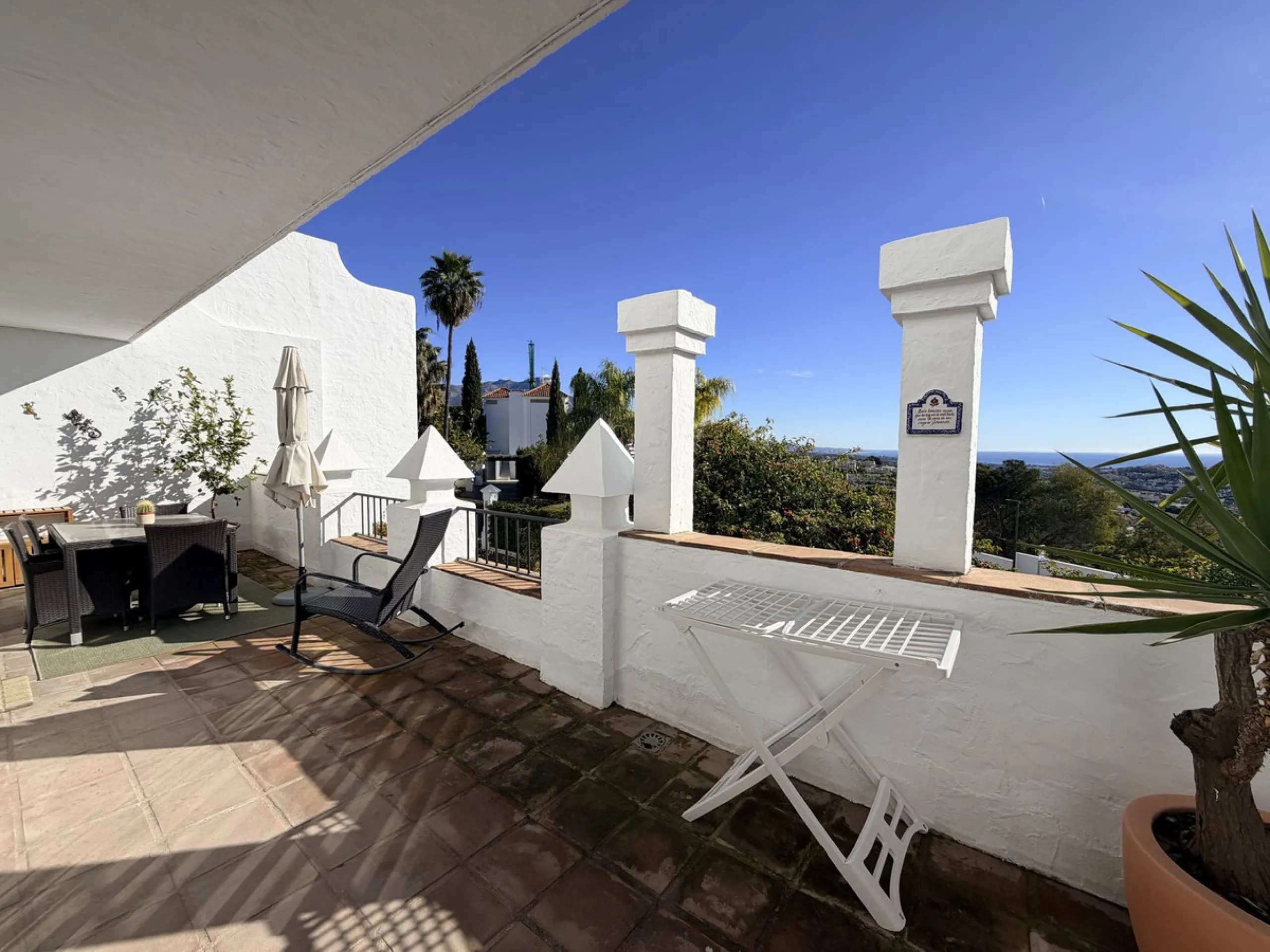 We present this spacious apartment, located in one of the best areas of the area, in La Quinta that enjoys panoramic views of the valley and the sea.