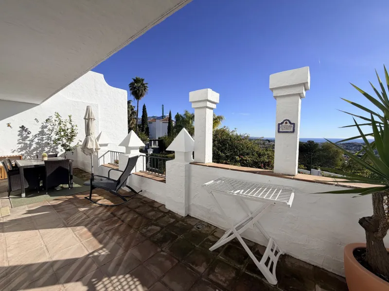 We present this spacious apartment, located in one of the best areas of the area, in La Quinta that enjoys panoramic views of the valley and the sea.