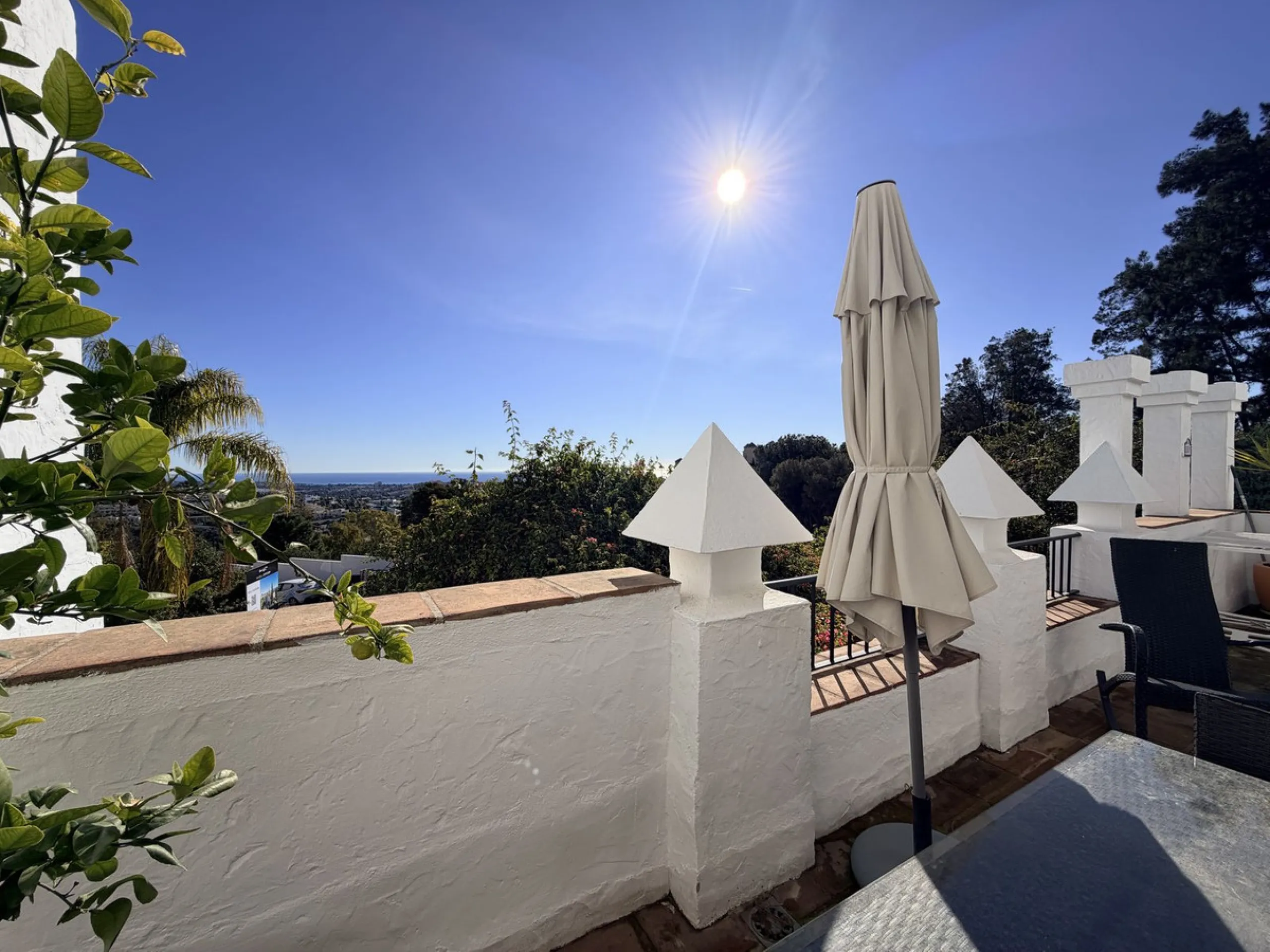 We present this spacious apartment, located in one of the best areas of the area, in La Quinta that enjoys panoramic views of the valley and the sea.