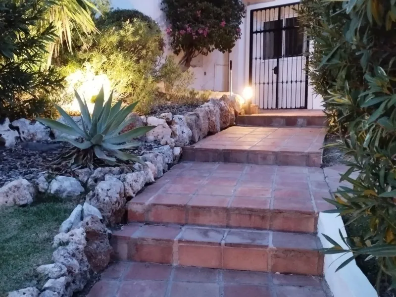 We present this spacious apartment, located in one of the best areas of the area, in La Quinta that enjoys panoramic views of the valley and the sea.