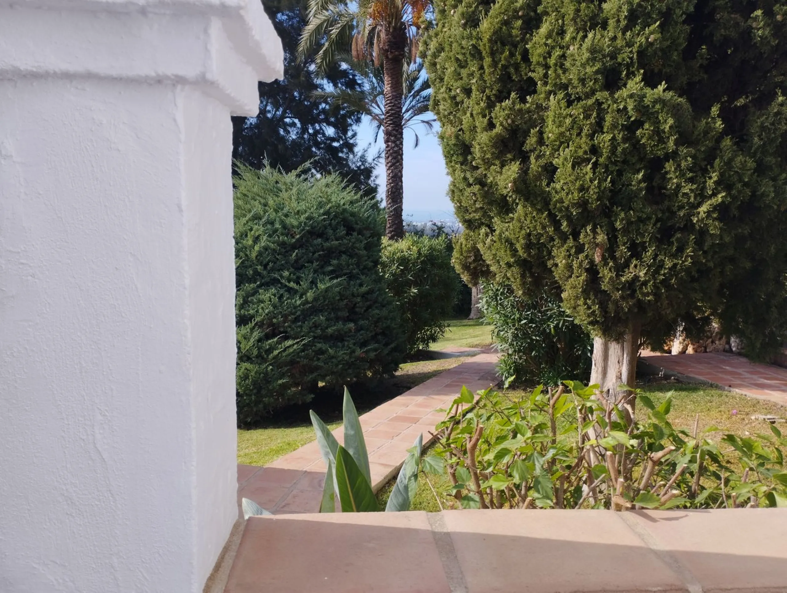 We present this spacious apartment, located in one of the best areas of the area, in La Quinta that enjoys panoramic views of the valley and the sea.