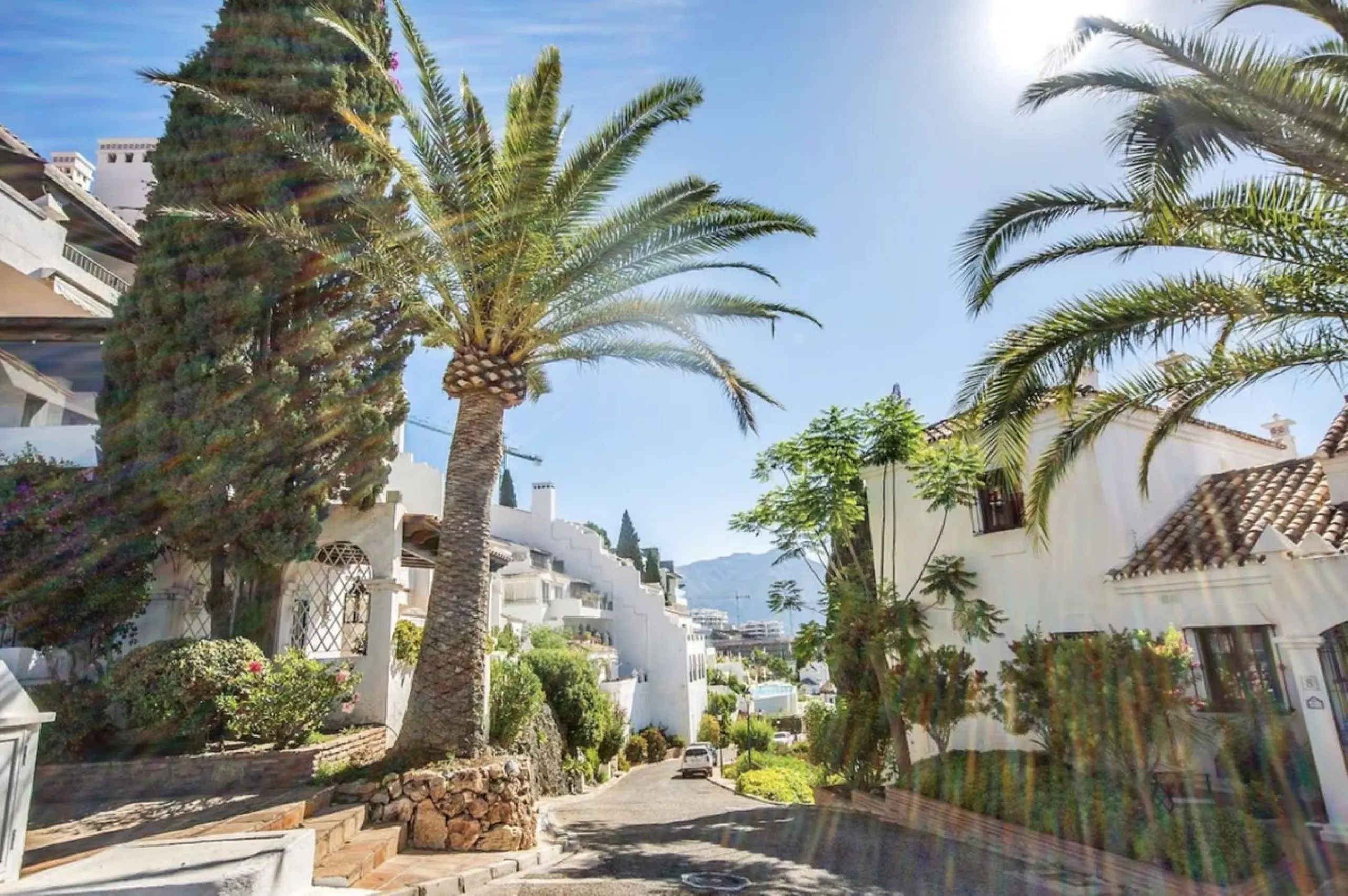 We present this spacious apartment, located in one of the best areas of the area, in La Quinta that enjoys panoramic views of the valley and the sea.