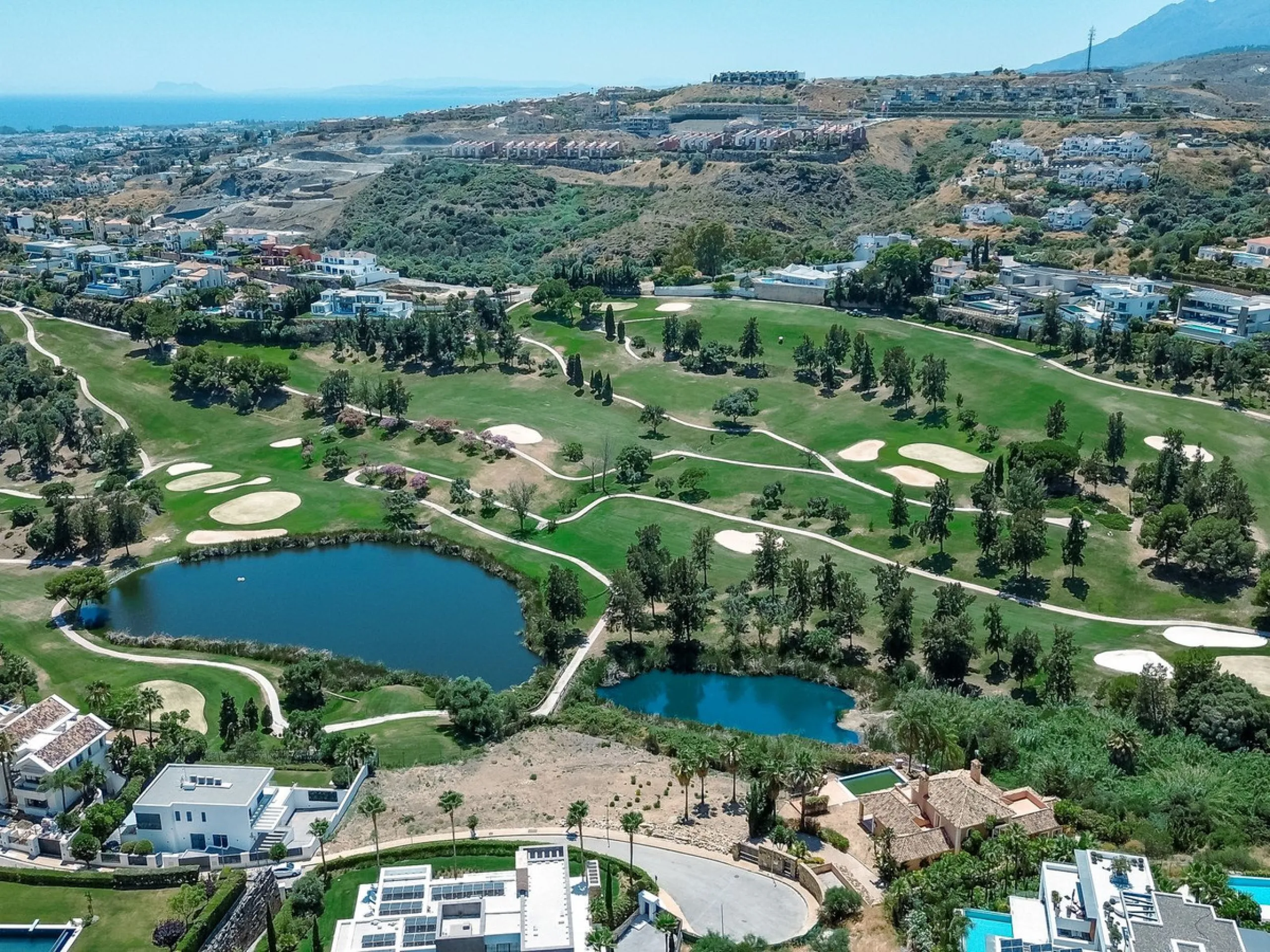 Plot - Residential Plot в продаже в Estepona, Málaga. Площадь дома 436 м². Площадь участка 1180 м²