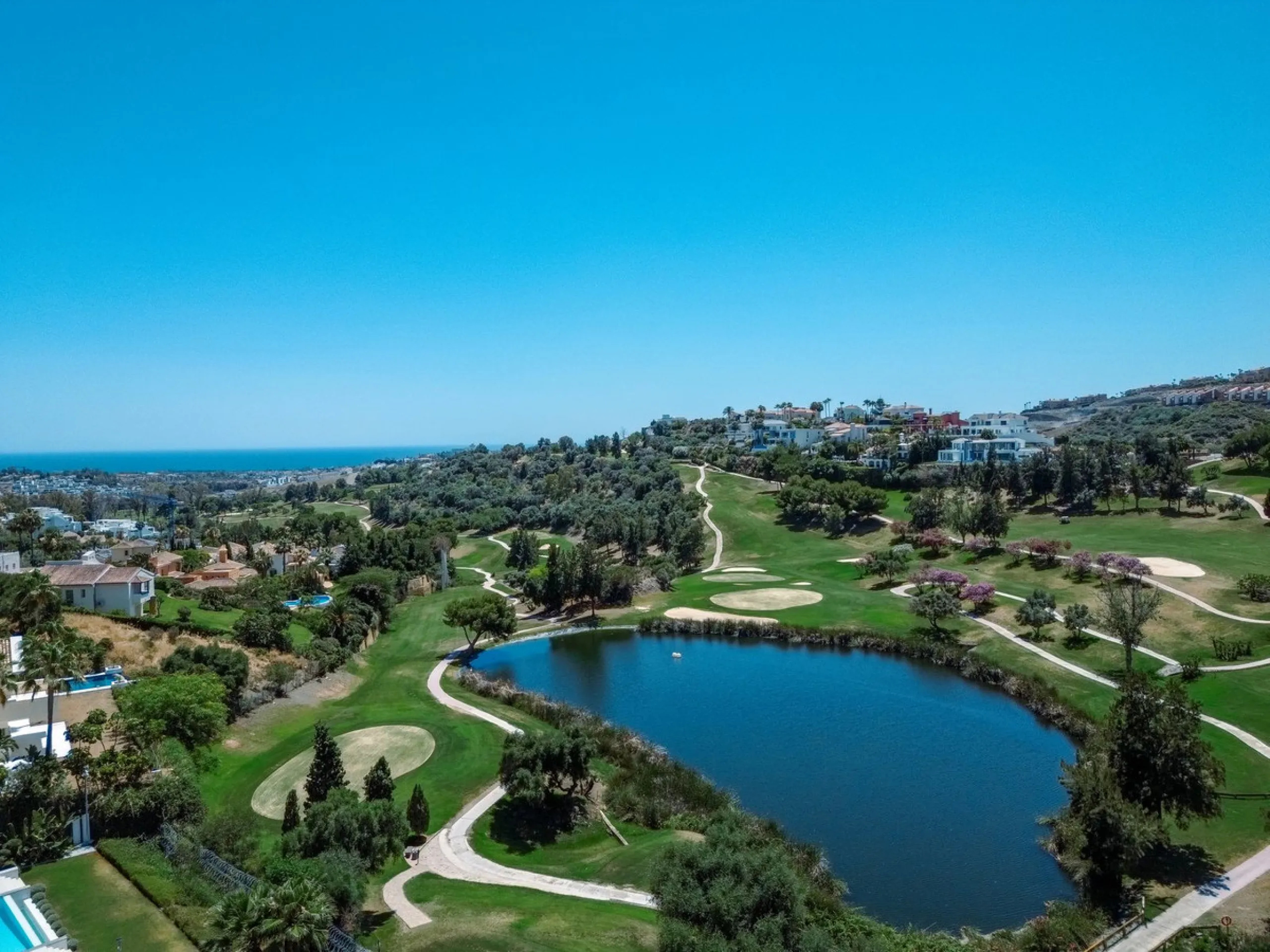 Plot - Residential Plot в продаже в Estepona, Málaga. Площадь дома 436 м². Площадь участка 1180 м²