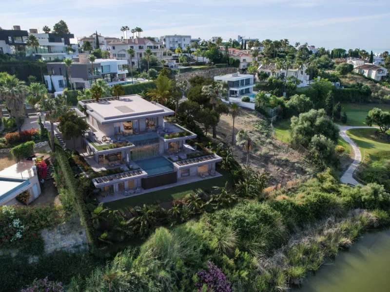 Plot - Residential Plot в продаже в Estepona, Málaga. Площадь дома 436 м². Площадь участка 1180 м²