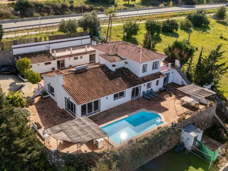 5 bedroom main house, plus a 3 bedroom guest house, a studio/apartment, garage and 2 swimming pools!