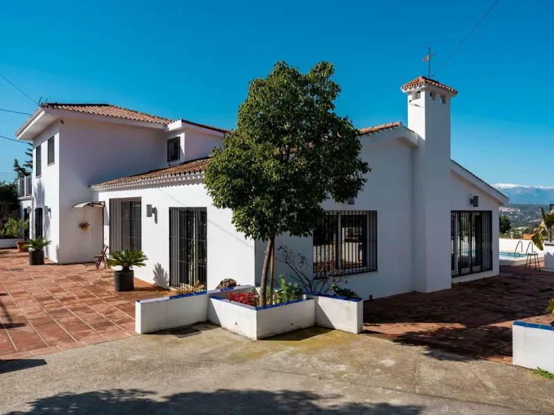 5 bedroom main house, plus a 3 bedroom guest house, a studio/apartment, garage and 2 swimming pools!