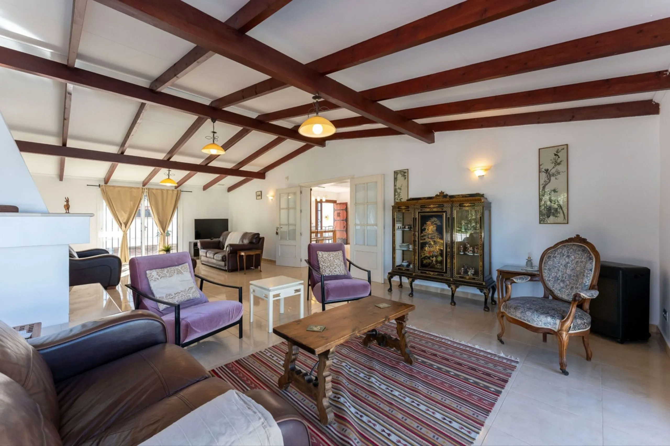 5 bedroom main house, plus a 3 bedroom guest house, a studio/apartment, garage and 2 swimming pools!