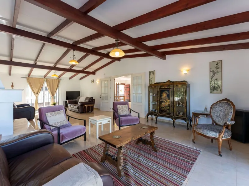 5 bedroom main house, plus a 3 bedroom guest house, a studio/apartment, garage and 2 swimming pools!
