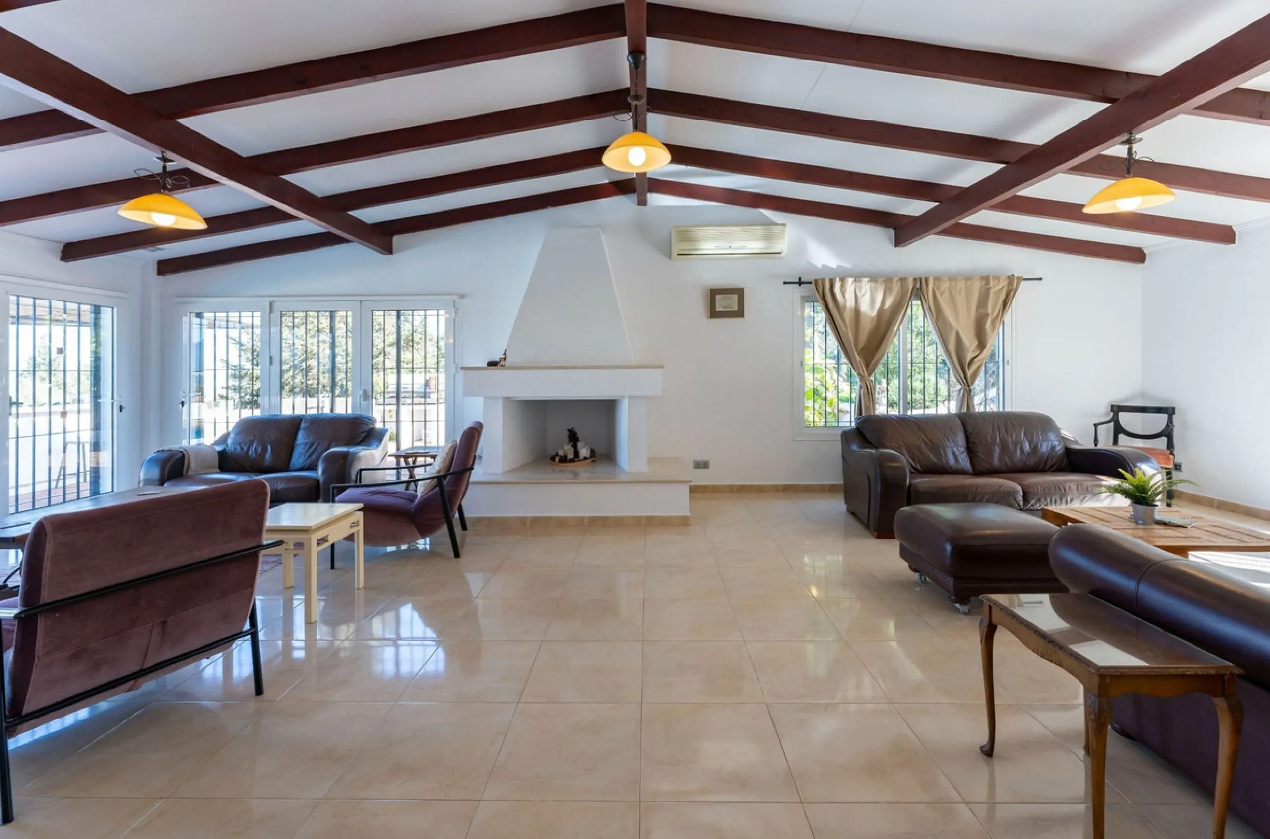 5 bedroom main house, plus a 3 bedroom guest house, a studio/apartment, garage and 2 swimming pools!