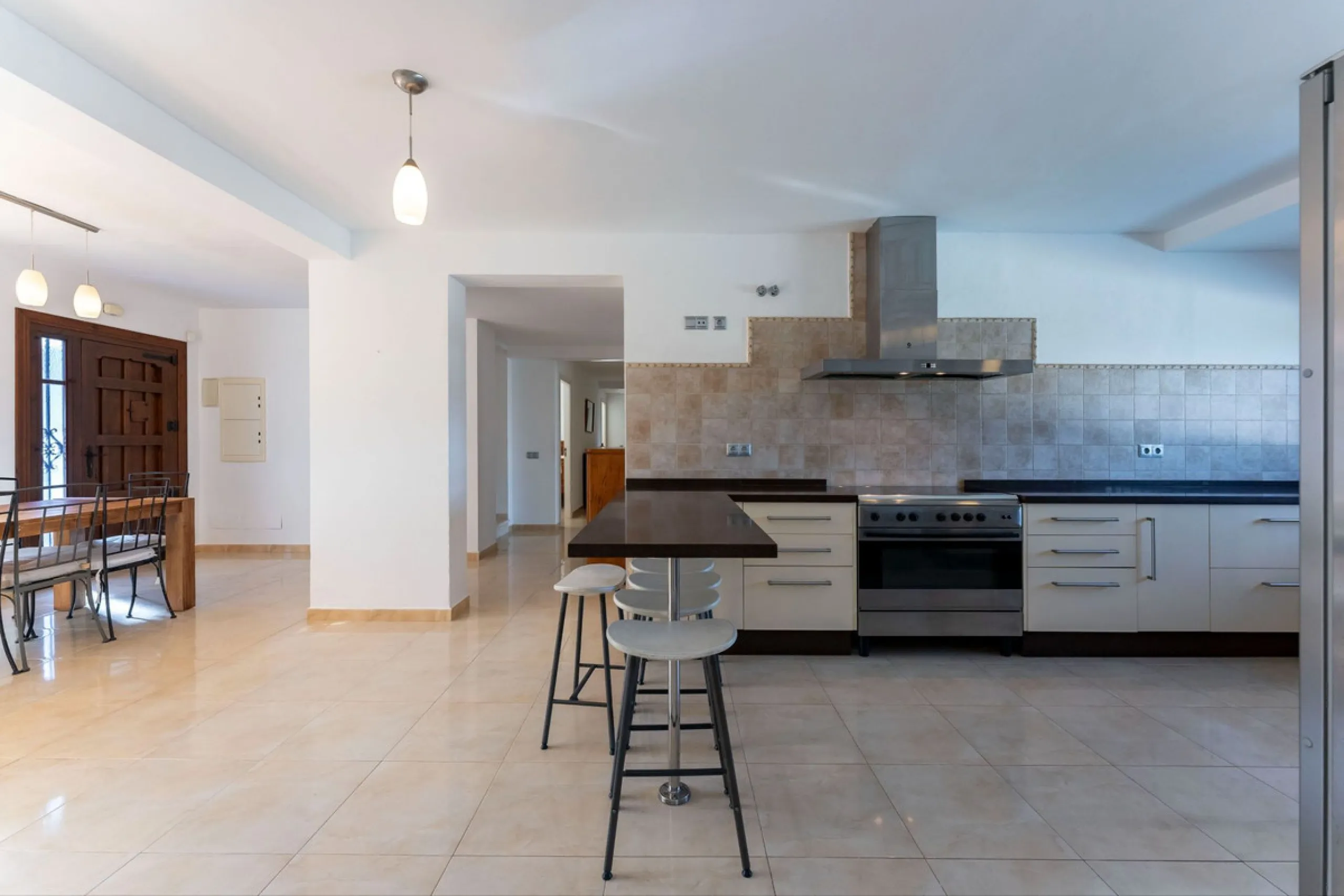 5 bedroom main house, plus a 3 bedroom guest house, a studio/apartment, garage and 2 swimming pools!