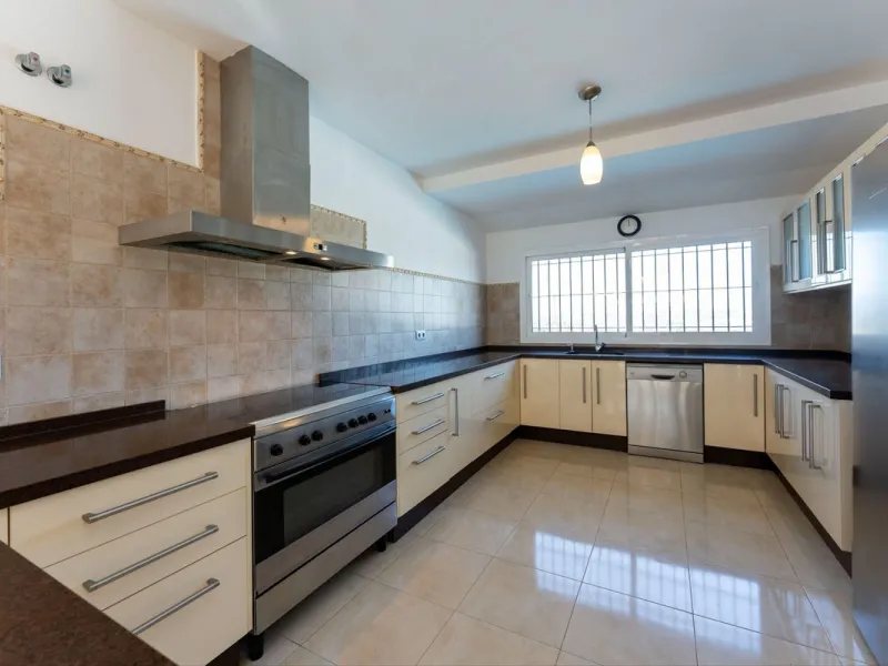 5 bedroom main house, plus a 3 bedroom guest house, a studio/apartment, garage and 2 swimming pools!