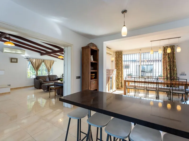 5 bedroom main house, plus a 3 bedroom guest house, a studio/apartment, garage and 2 swimming pools!