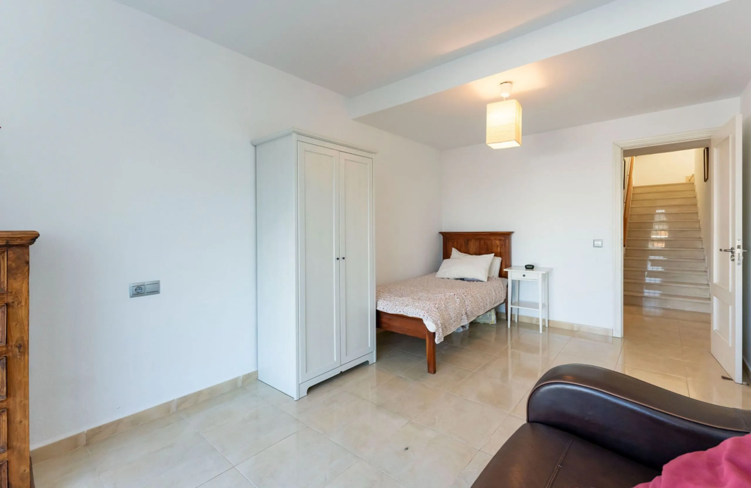 5 bedroom main house, plus a 3 bedroom guest house, a studio/apartment, garage and 2 swimming pools!
