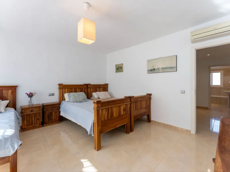 5 bedroom main house, plus a 3 bedroom guest house, a studio/apartment, garage and 2 swimming pools!