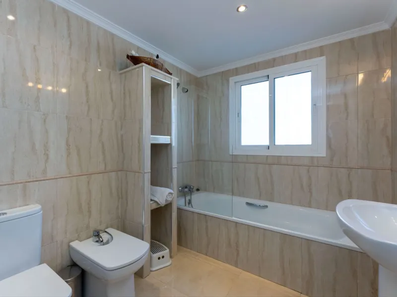 5 bedroom main house, plus a 3 bedroom guest house, a studio/apartment, garage and 2 swimming pools!