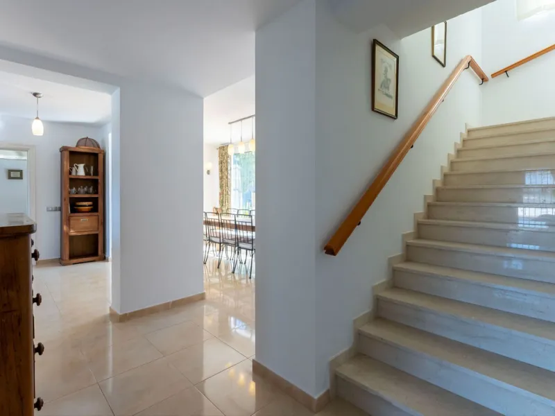 5 bedroom main house, plus a 3 bedroom guest house, a studio/apartment, garage and 2 swimming pools!