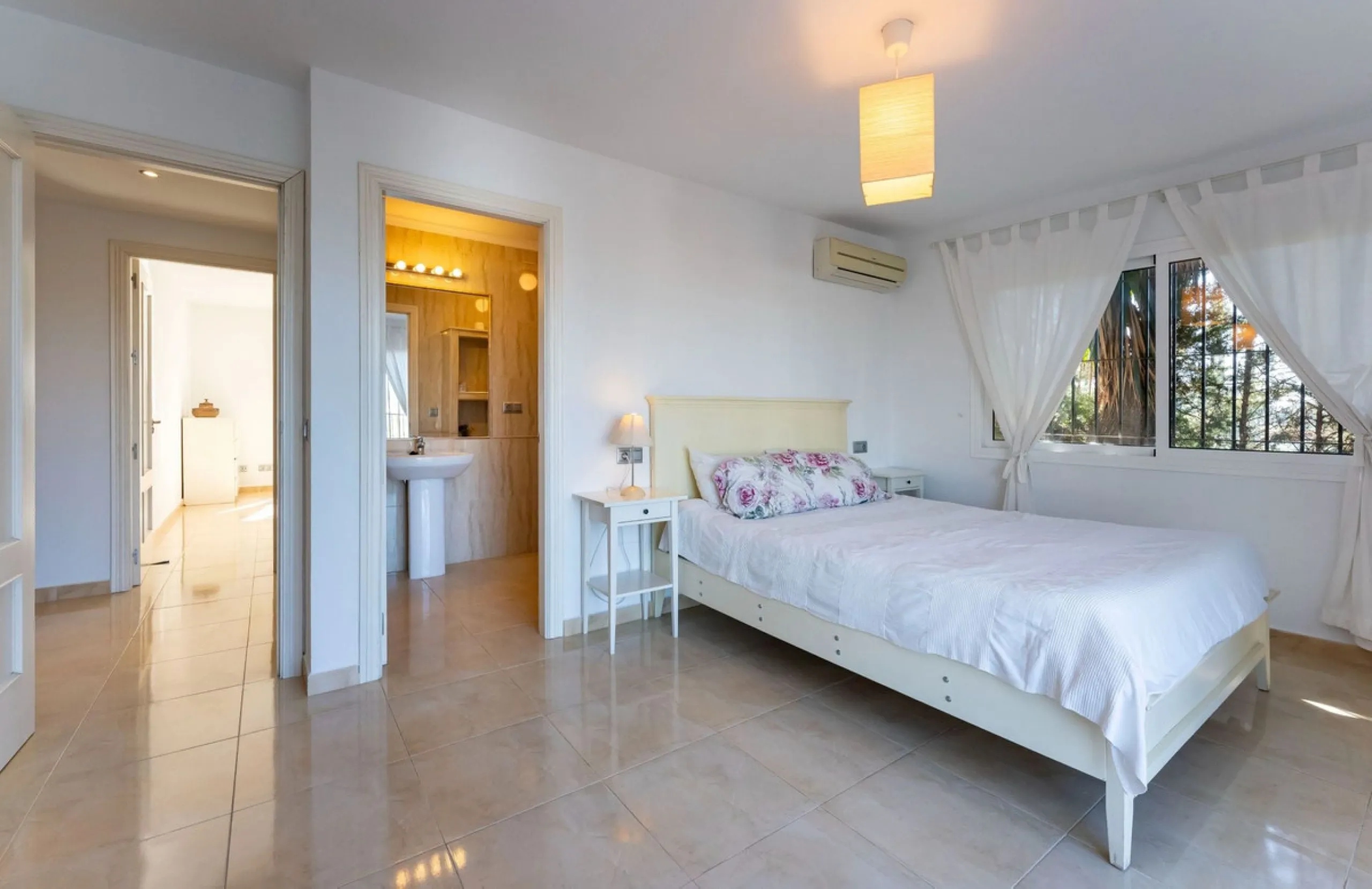 5 bedroom main house, plus a 3 bedroom guest house, a studio/apartment, garage and 2 swimming pools!