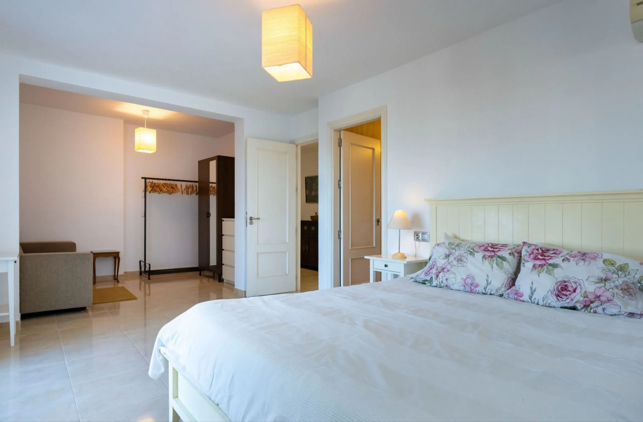 5 bedroom main house, plus a 3 bedroom guest house, a studio/apartment, garage and 2 swimming pools!