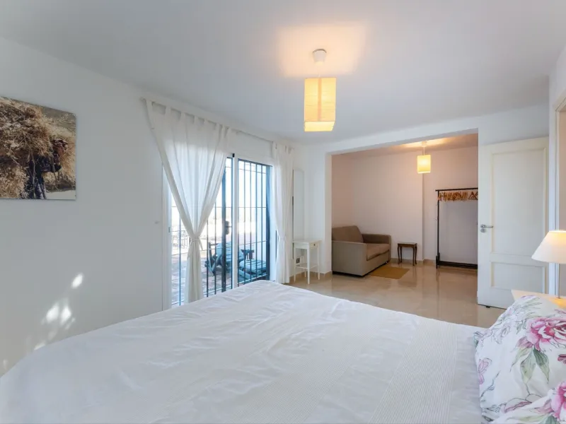 5 bedroom main house, plus a 3 bedroom guest house, a studio/apartment, garage and 2 swimming pools!