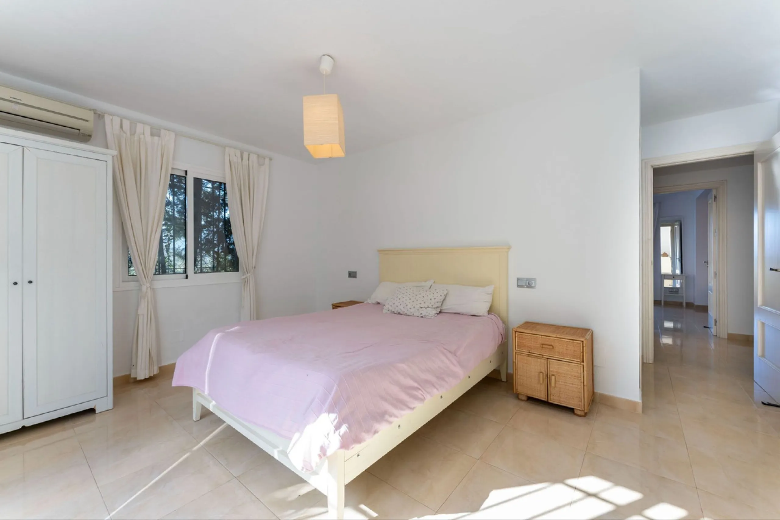 5 bedroom main house, plus a 3 bedroom guest house, a studio/apartment, garage and 2 swimming pools!