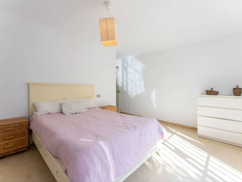 5 bedroom main house, plus a 3 bedroom guest house, a studio/apartment, garage and 2 swimming pools!