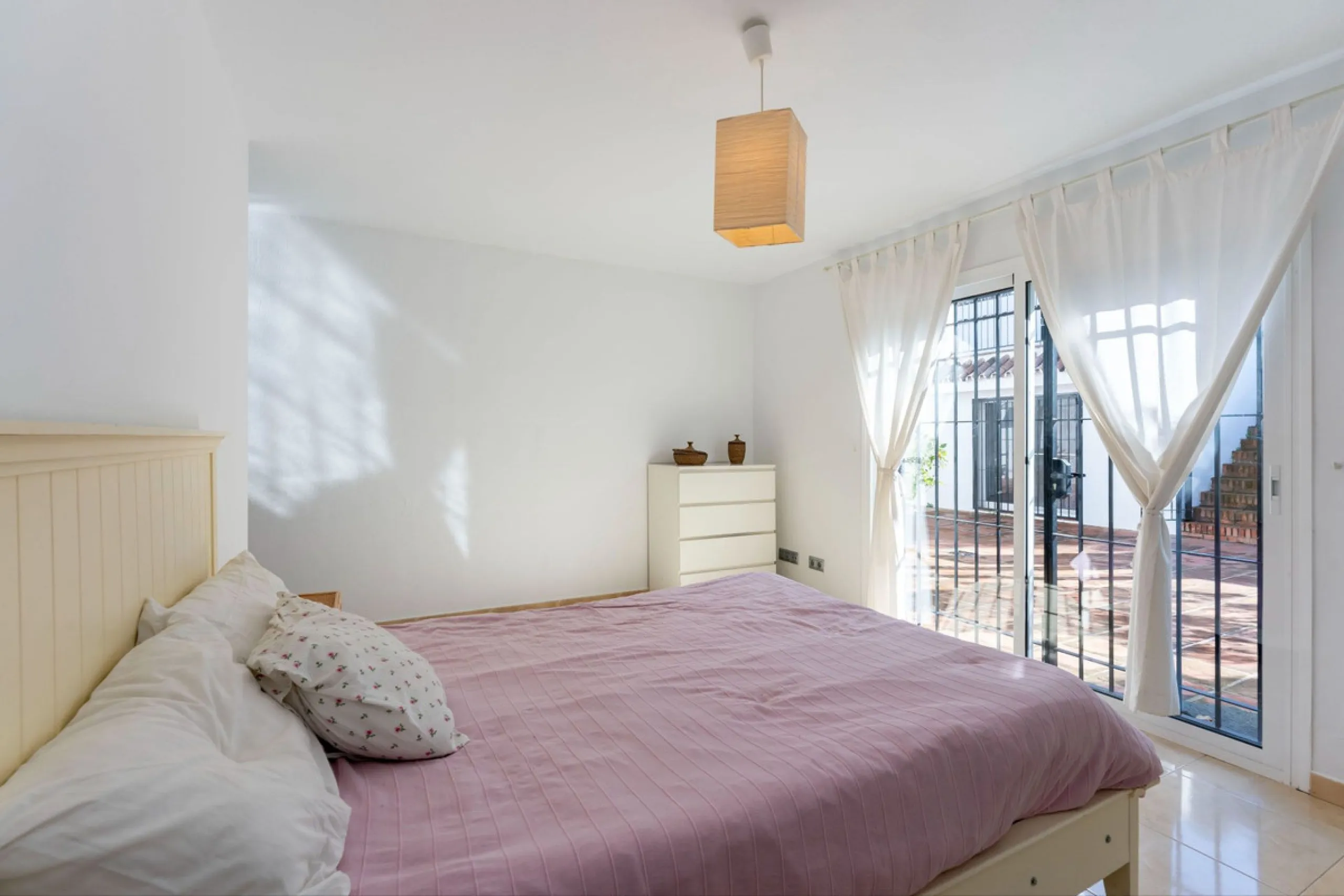 5 bedroom main house, plus a 3 bedroom guest house, a studio/apartment, garage and 2 swimming pools!