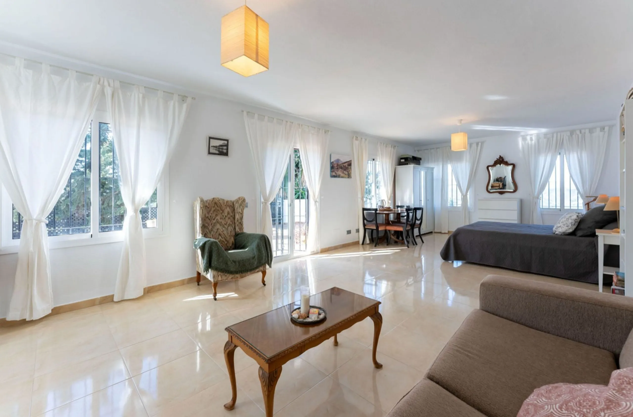 5 bedroom main house, plus a 3 bedroom guest house, a studio/apartment, garage and 2 swimming pools!