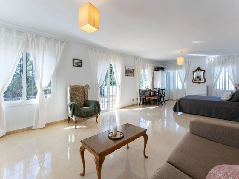 5 bedroom main house, plus a 3 bedroom guest house, a studio/apartment, garage and 2 swimming pools!