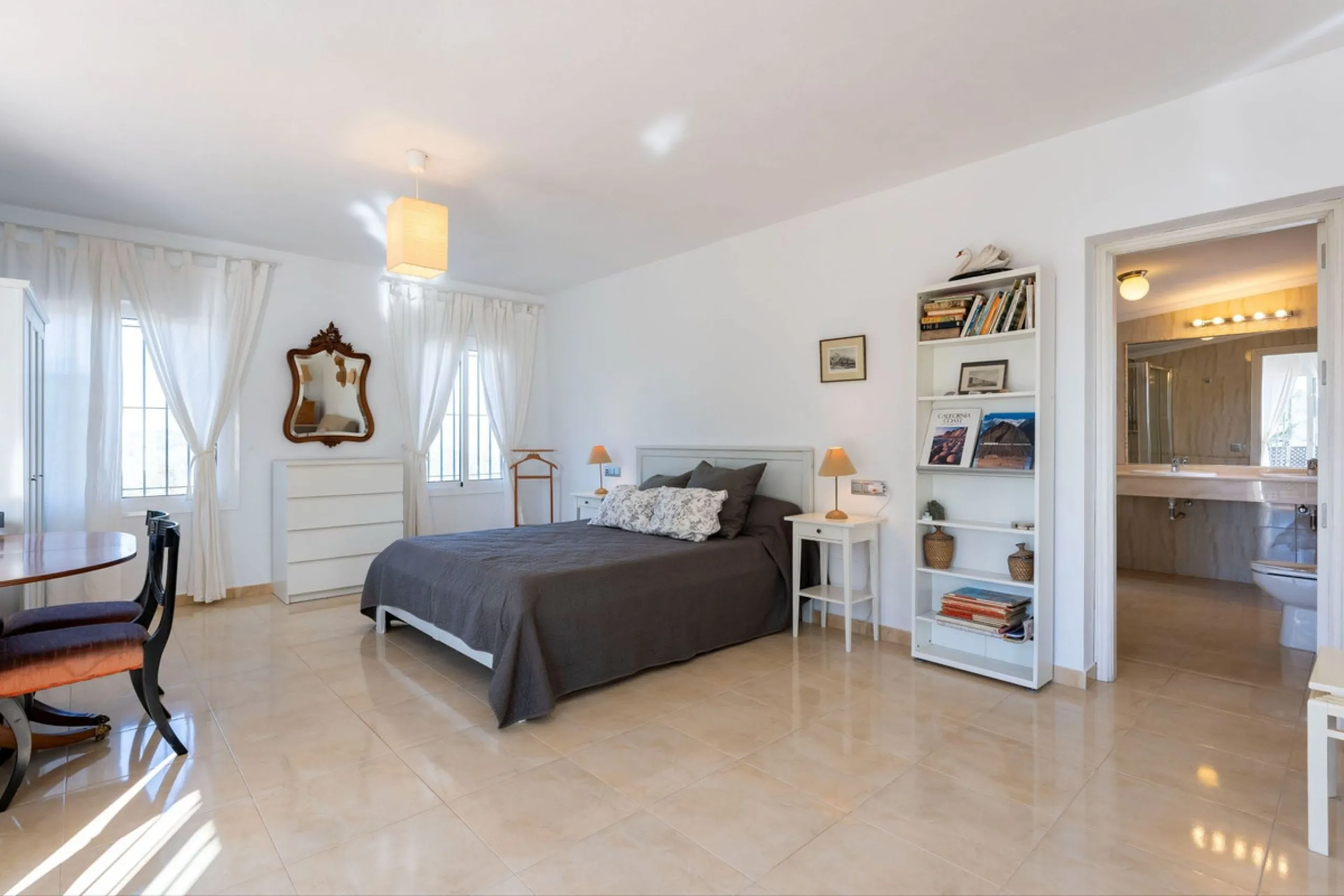 5 bedroom main house, plus a 3 bedroom guest house, a studio/apartment, garage and 2 swimming pools!