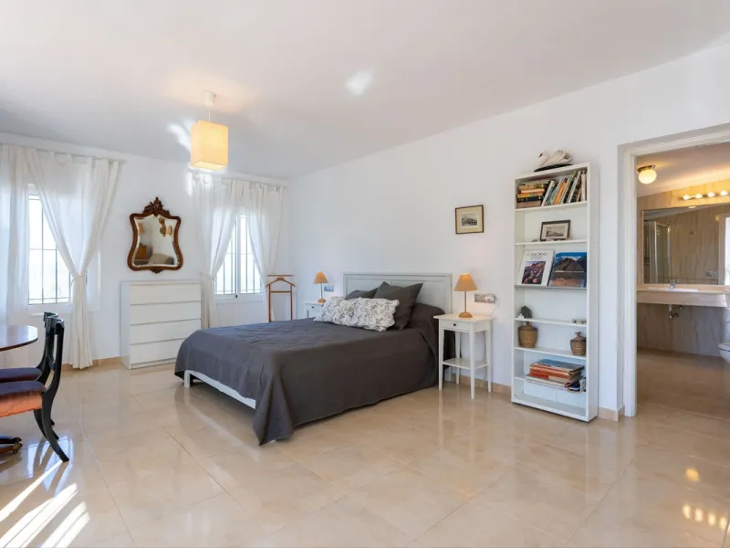 5 bedroom main house, plus a 3 bedroom guest house, a studio/apartment, garage and 2 swimming pools!