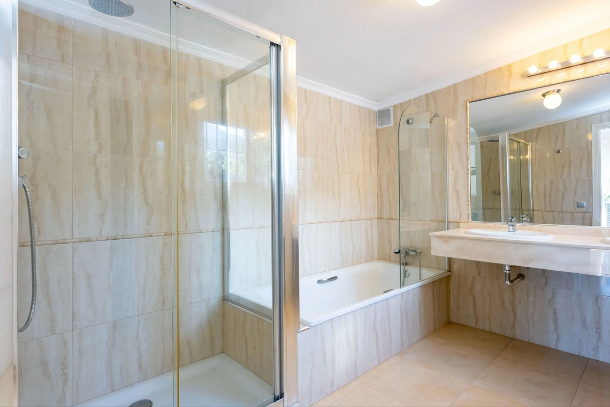 5 bedroom main house, plus a 3 bedroom guest house, a studio/apartment, garage and 2 swimming pools!