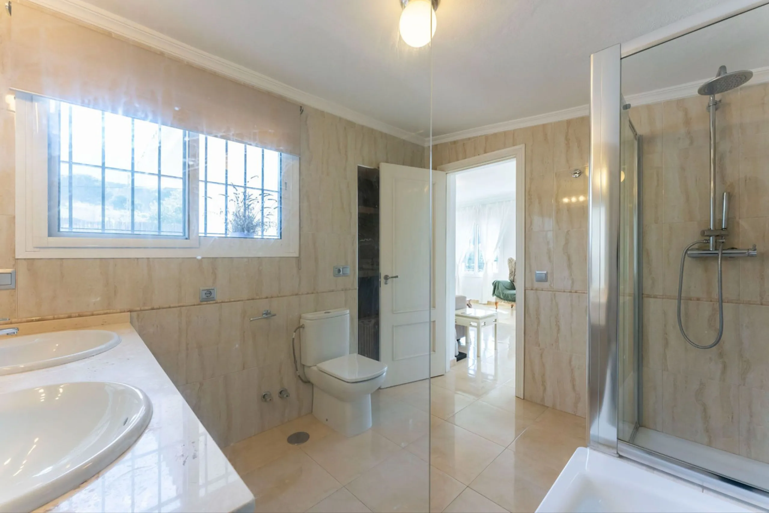 5 bedroom main house, plus a 3 bedroom guest house, a studio/apartment, garage and 2 swimming pools!