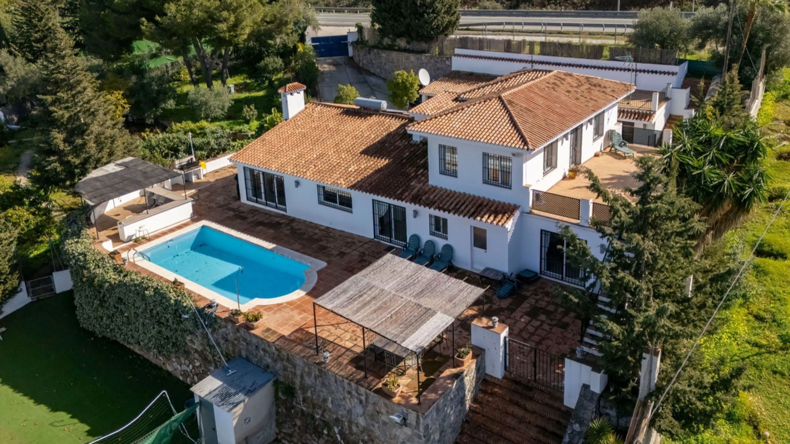 5 bedroom main house, plus a 3 bedroom guest house, a studio/apartment, garage and 2 swimming pools!