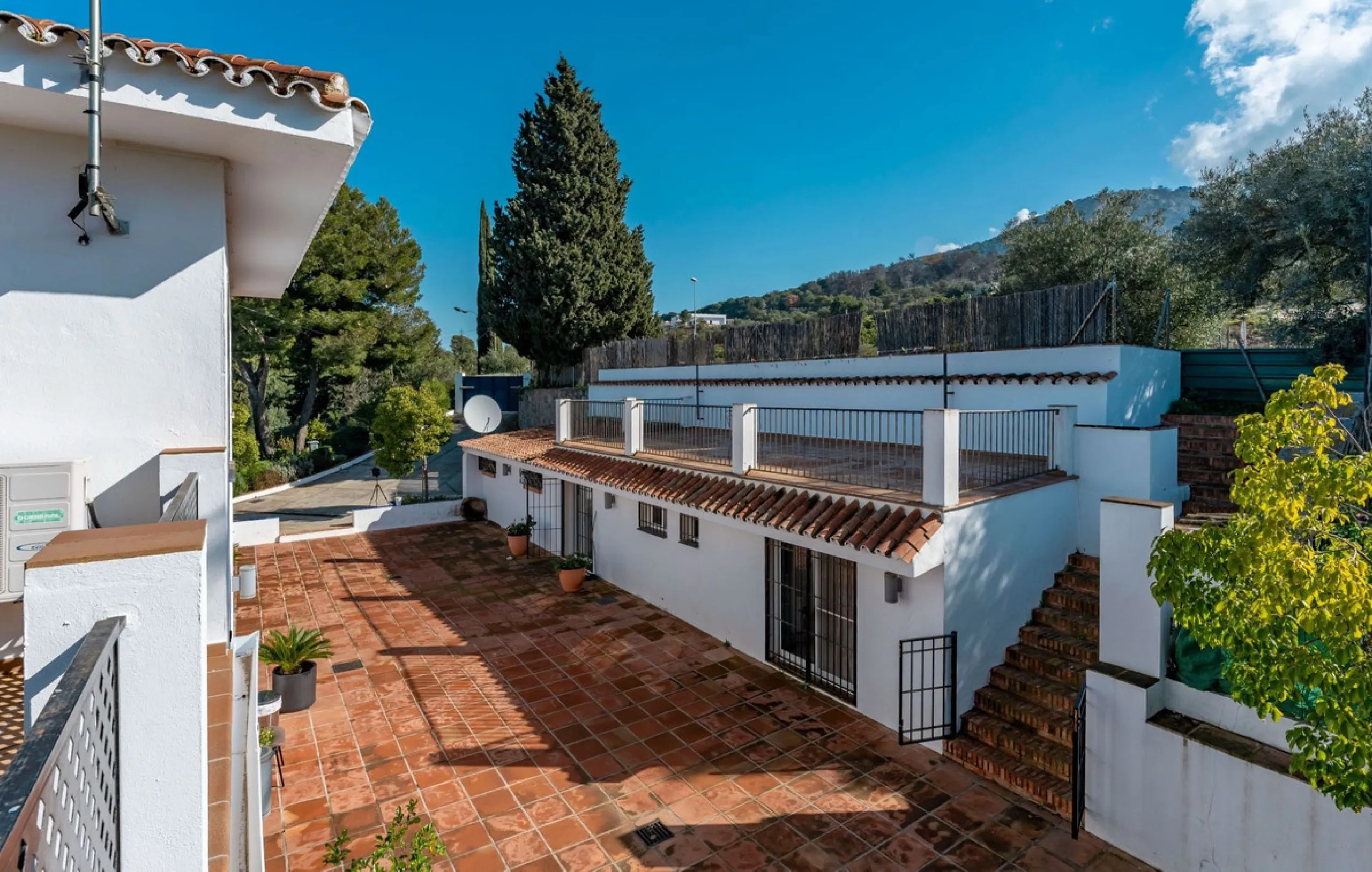 5 bedroom main house, plus a 3 bedroom guest house, a studio/apartment, garage and 2 swimming pools!