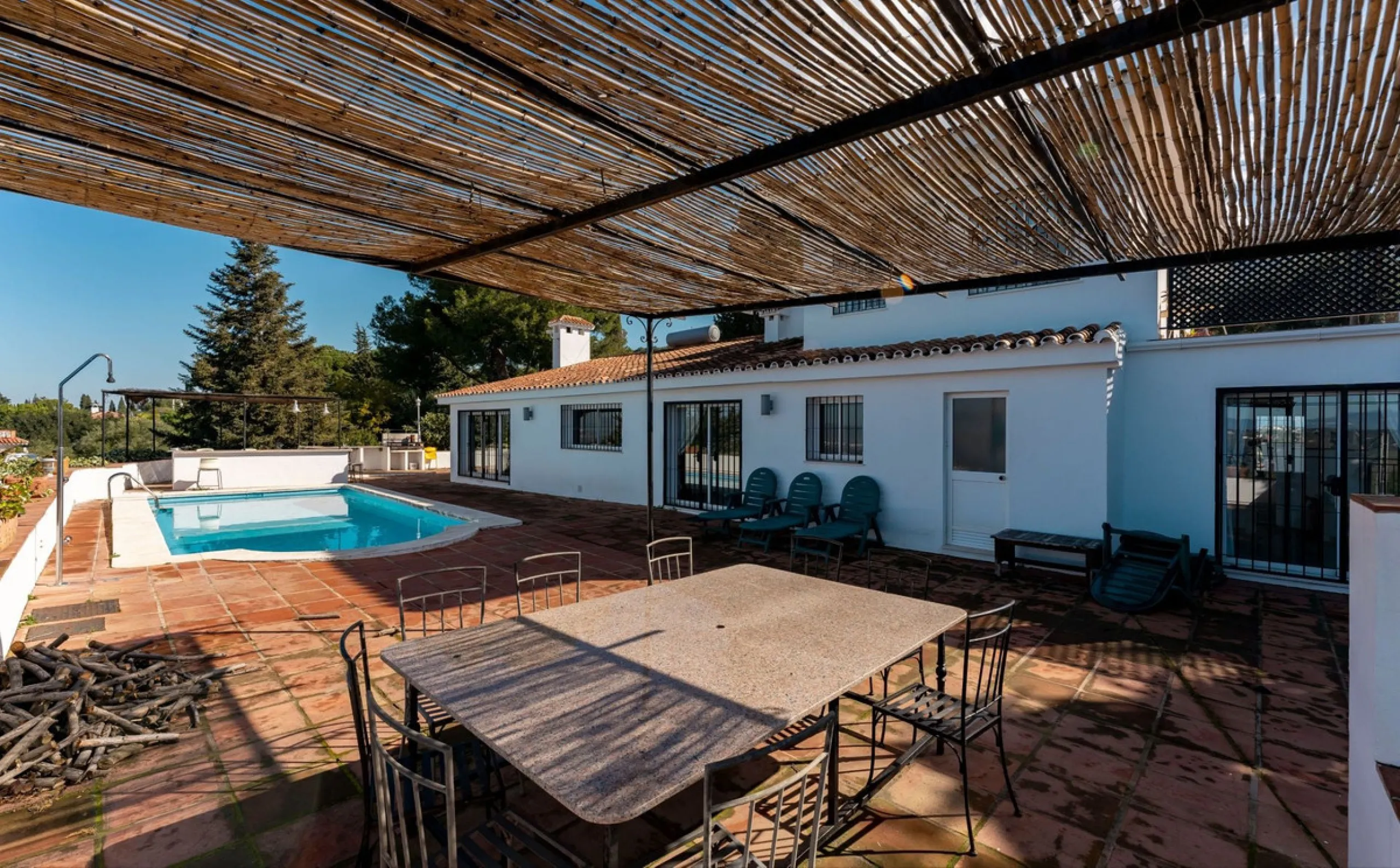 5 bedroom main house, plus a 3 bedroom guest house, a studio/apartment, garage and 2 swimming pools!