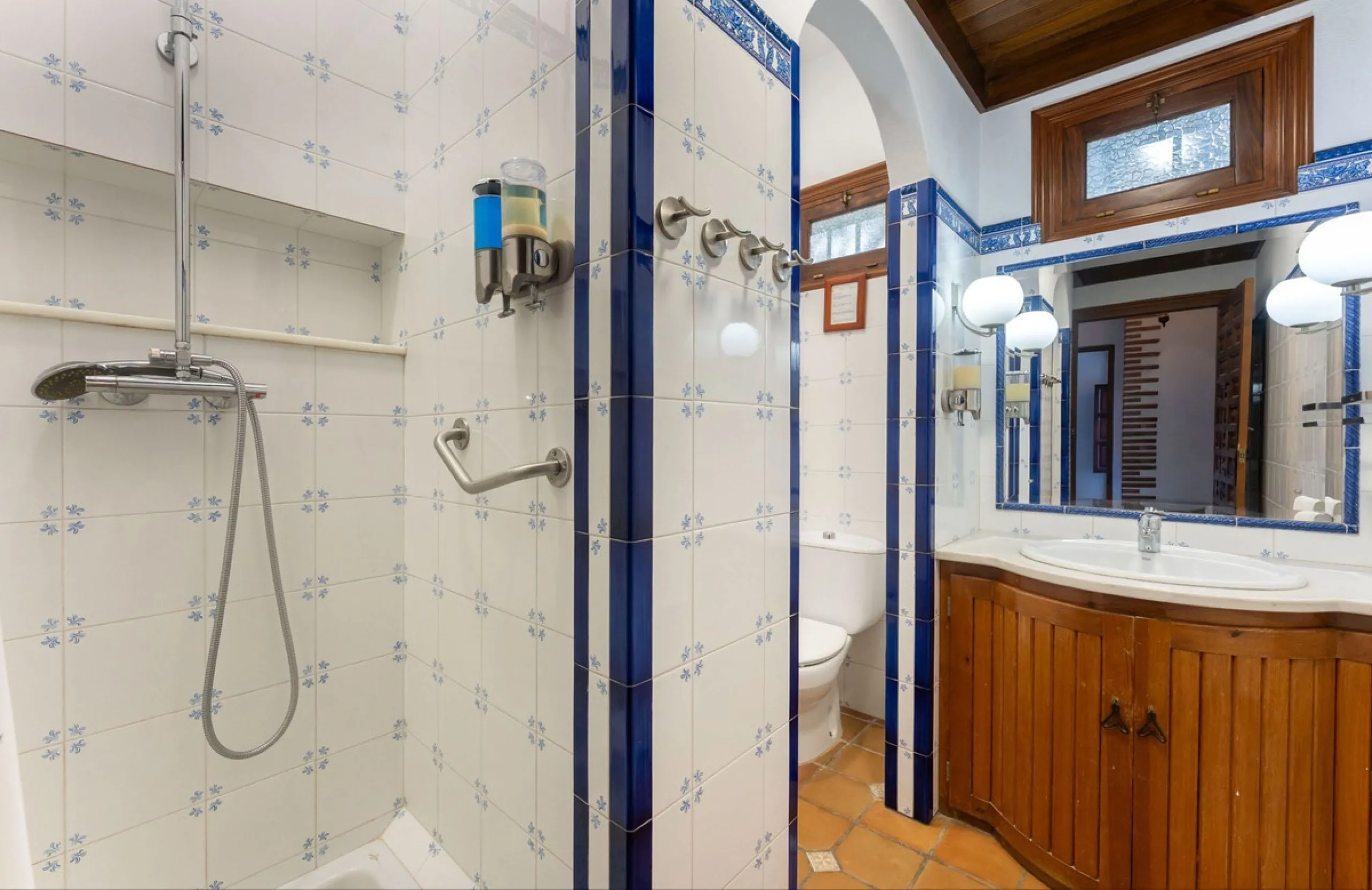 Experience the beauty of authentic Andalusian living with this stunning independent country house, beautifully restored in 2022 and perfectly positioned just a short drive from Alhaurín el Grande and Coín. Nestled on a fully fenced 12,074 m² plot, this fi