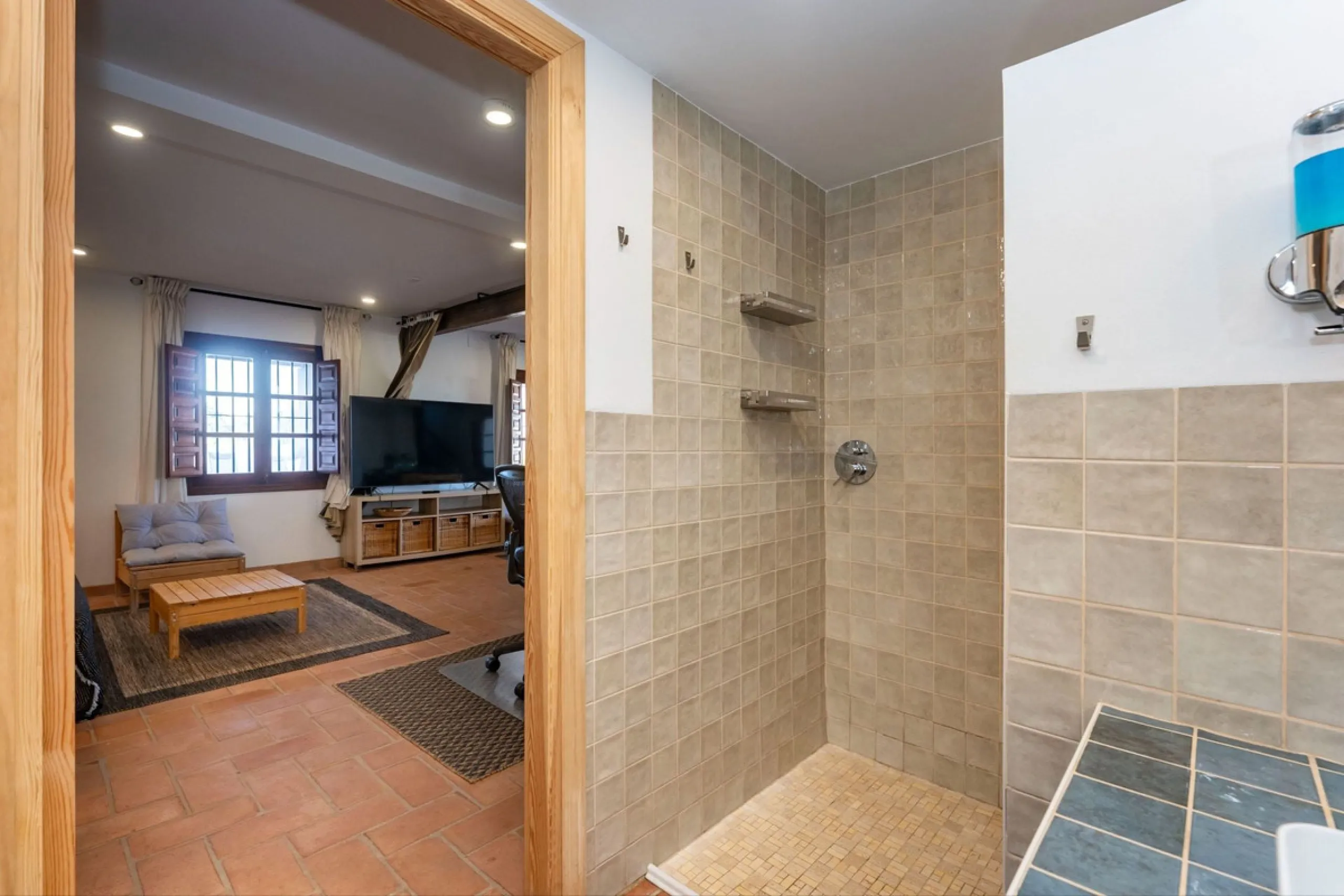 Experience the beauty of authentic Andalusian living with this stunning independent country house, beautifully restored in 2022 and perfectly positioned just a short drive from Alhaurín el Grande and Coín. Nestled on a fully fenced 12,074 m² plot, this fi