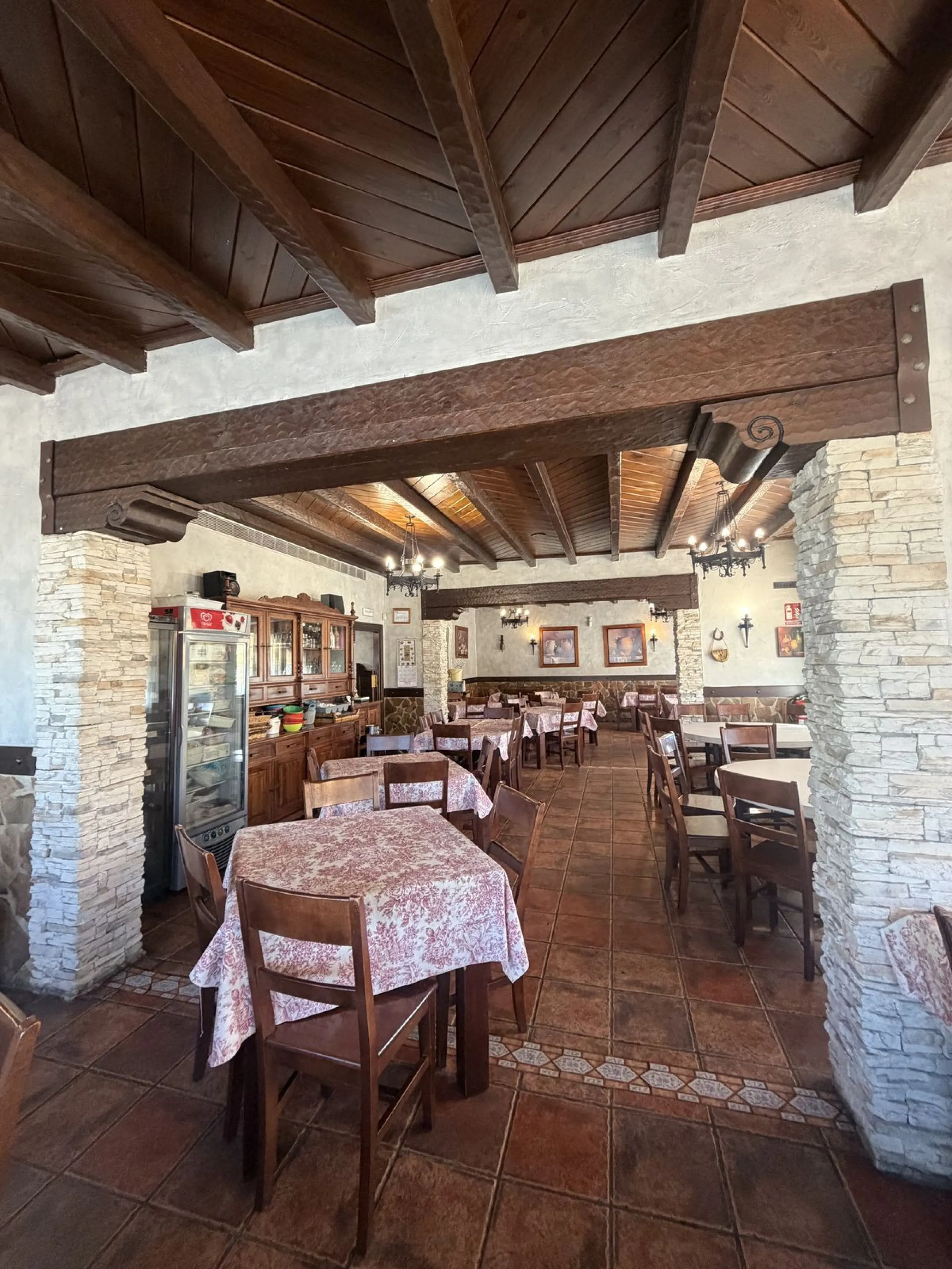 Beautiful and spacious restaurant in the heart of Estepona, currently located in one of the best commercial areas.