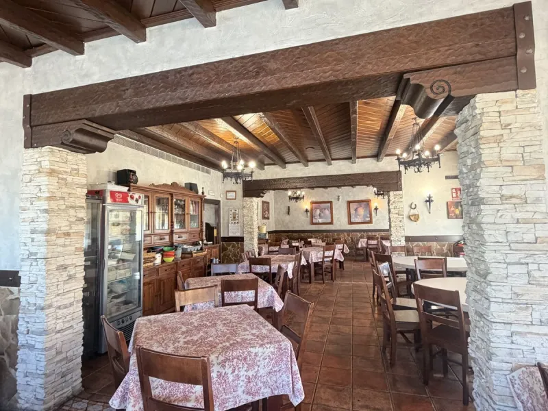 Beautiful and spacious restaurant in the heart of Estepona, currently located in one of the best commercial areas.