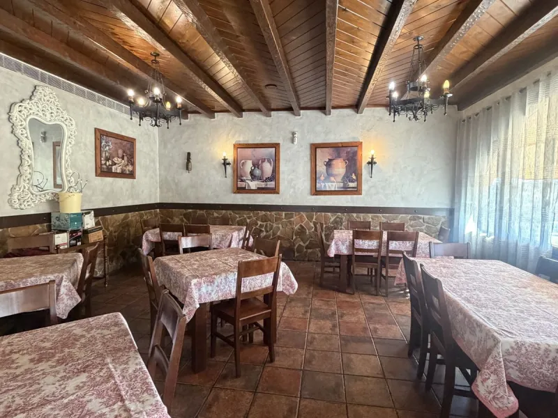 Beautiful and spacious restaurant in the heart of Estepona, currently located in one of the best commercial areas.