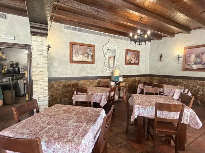Beautiful and spacious restaurant in the heart of Estepona, currently located in one of the best commercial areas.