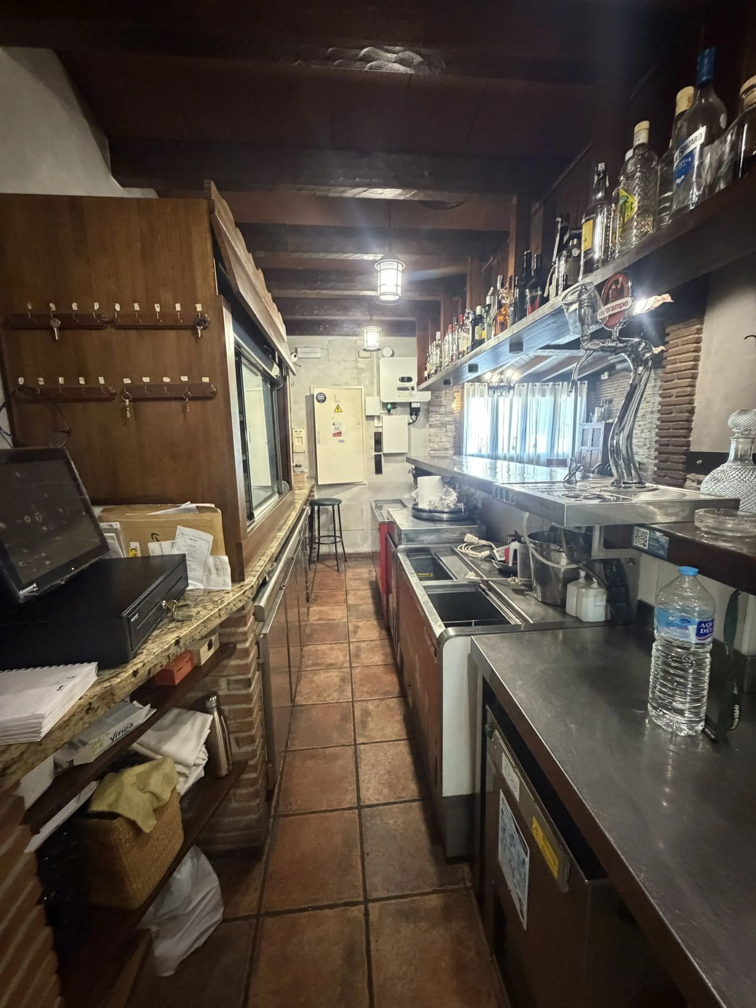 Beautiful and spacious restaurant in the heart of Estepona, currently located in one of the best commercial areas.