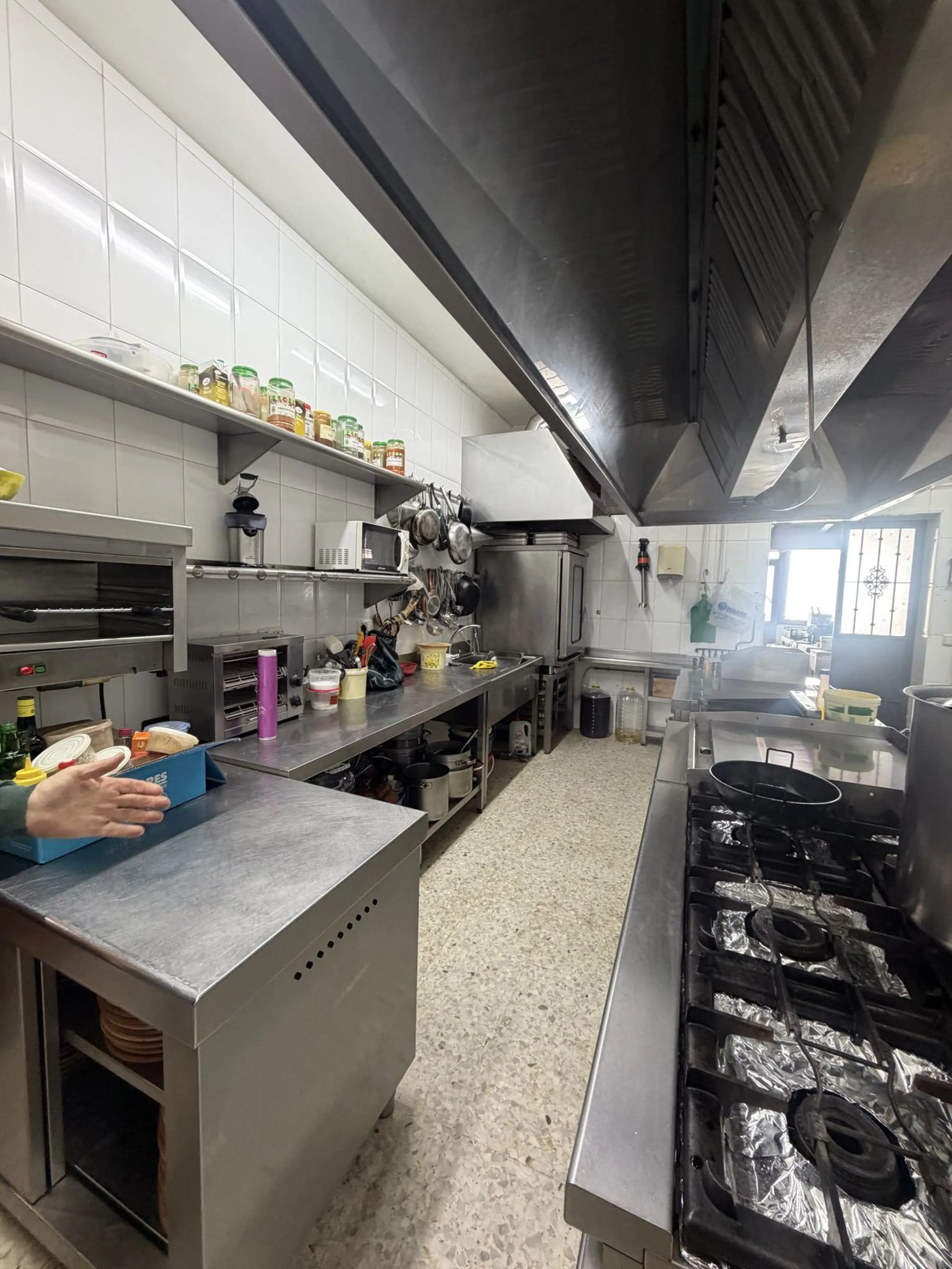 Beautiful and spacious restaurant in the heart of Estepona, currently located in one of the best commercial areas.