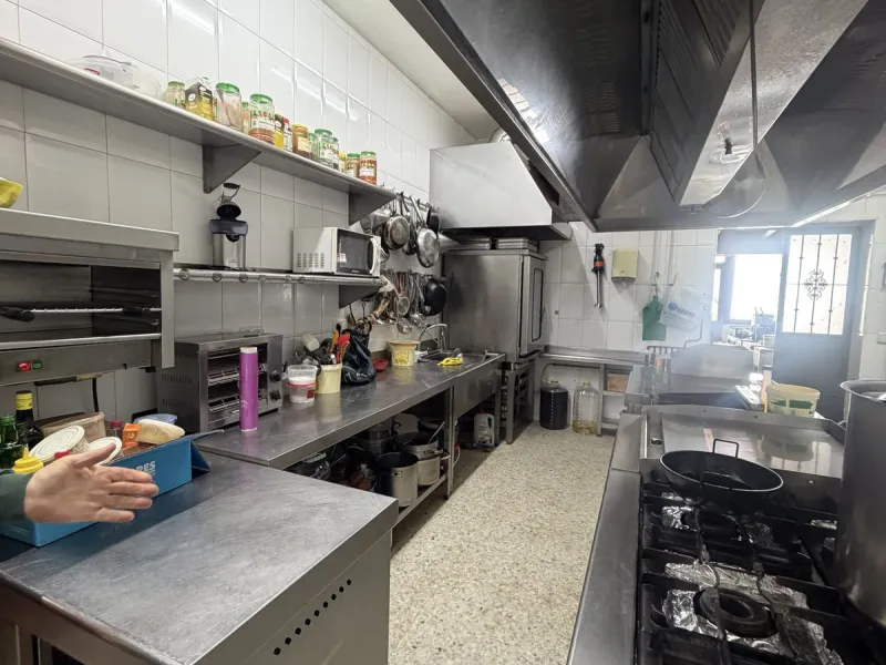 Beautiful and spacious restaurant in the heart of Estepona, currently located in one of the best commercial areas.