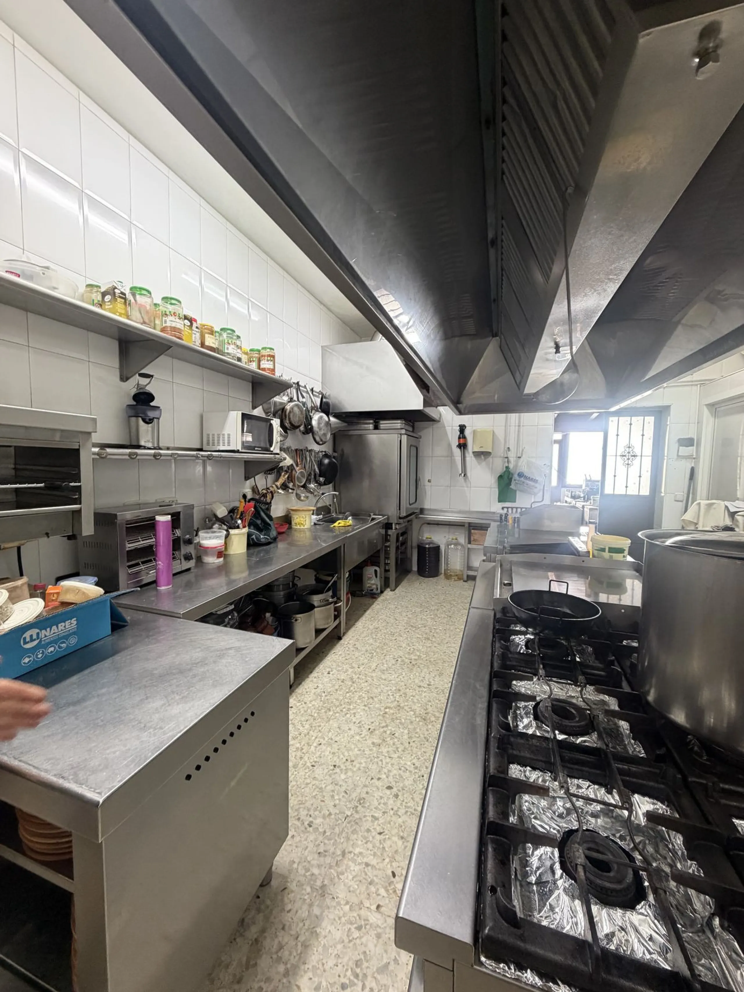 Beautiful and spacious restaurant in the heart of Estepona, currently located in one of the best commercial areas.